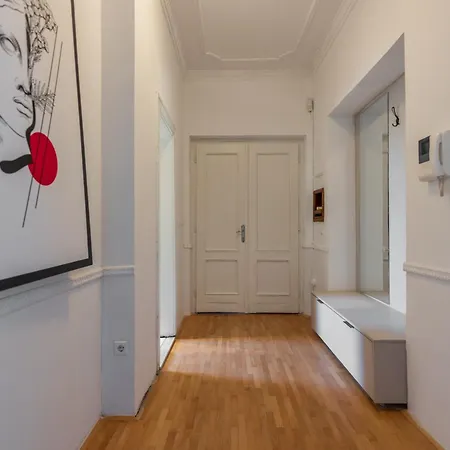 Elegance Apartment